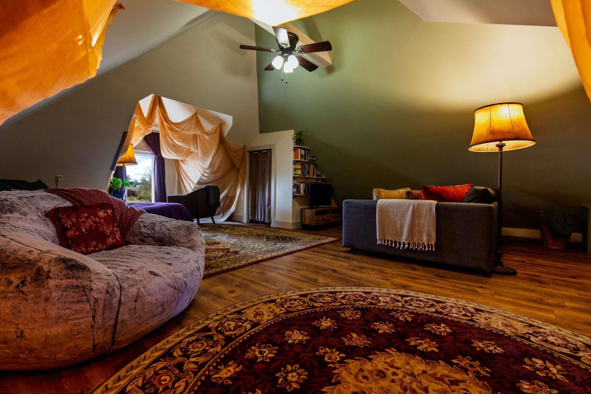 Centrally Located With Lake Views Burlington Exterior foto